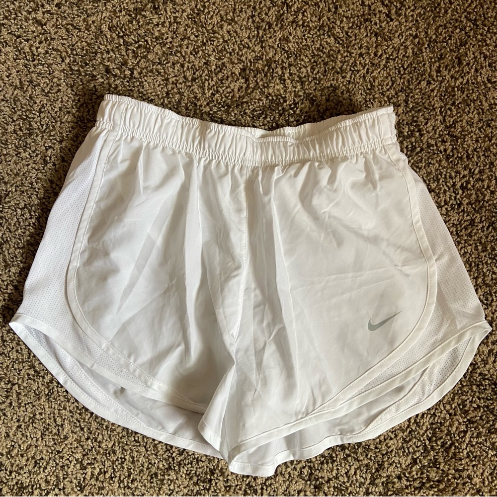 Nike White Athletic Shorts Lightweight Elastic Waist